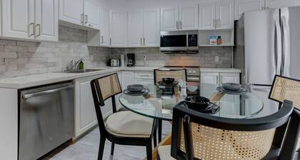 Stylish 3BR in the heart of Downtown Montreal