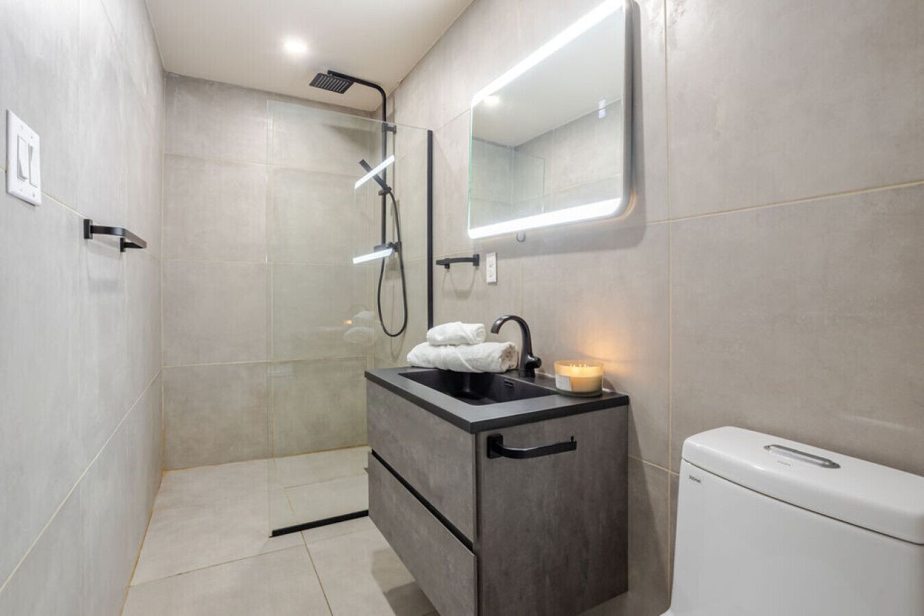 Hårtork och handdukar