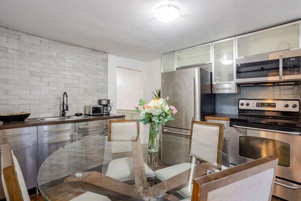 Fridge, microwave, oven, stovetop