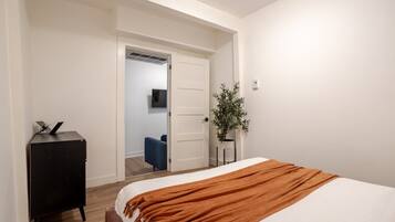 3 bedrooms, iron/ironing board, WiFi (free), bed sheets