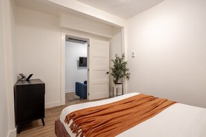 3 bedrooms, iron/ironing board, free WiFi, bed sheets - Comfortable 3BR Getaway in Central Montreal (Montréal)