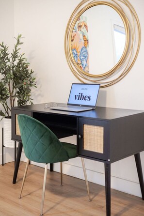 Interior - Comfortable 3BR Getaway in Central Montreal (Montréal)