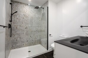 Hair dryer, towels - Comfortable 3BR Getaway in Central Montreal (Montréal)