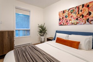 3 bedrooms, iron/ironing board, free WiFi, bed sheets - Comfortable 3BR Getaway in Central Montreal (Montréal)