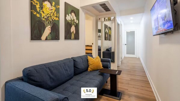 Smart TV - Comfortable 3BR Getaway in Central Montreal (Montréal)