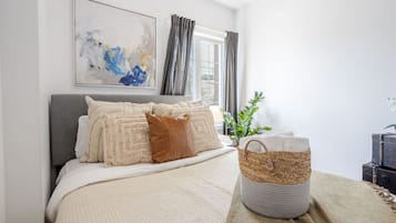 3 habitaciones, escritorio, tabla de planchar con plancha y wifi gratis