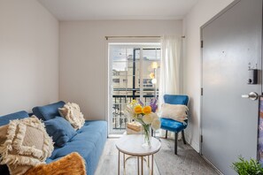 Smart TV - Urban Chic 3BR| Griffintown Escape (Montréal)