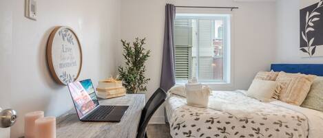 3 bedrooms, desk, iron/ironing board, free WiFi