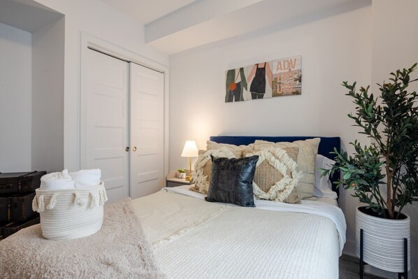 3 bedrooms, desk, iron/ironing board, free WiFi