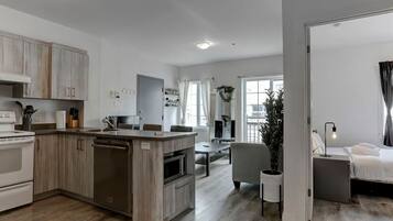 3 bedrooms, desk, iron/ironing board, free WiFi