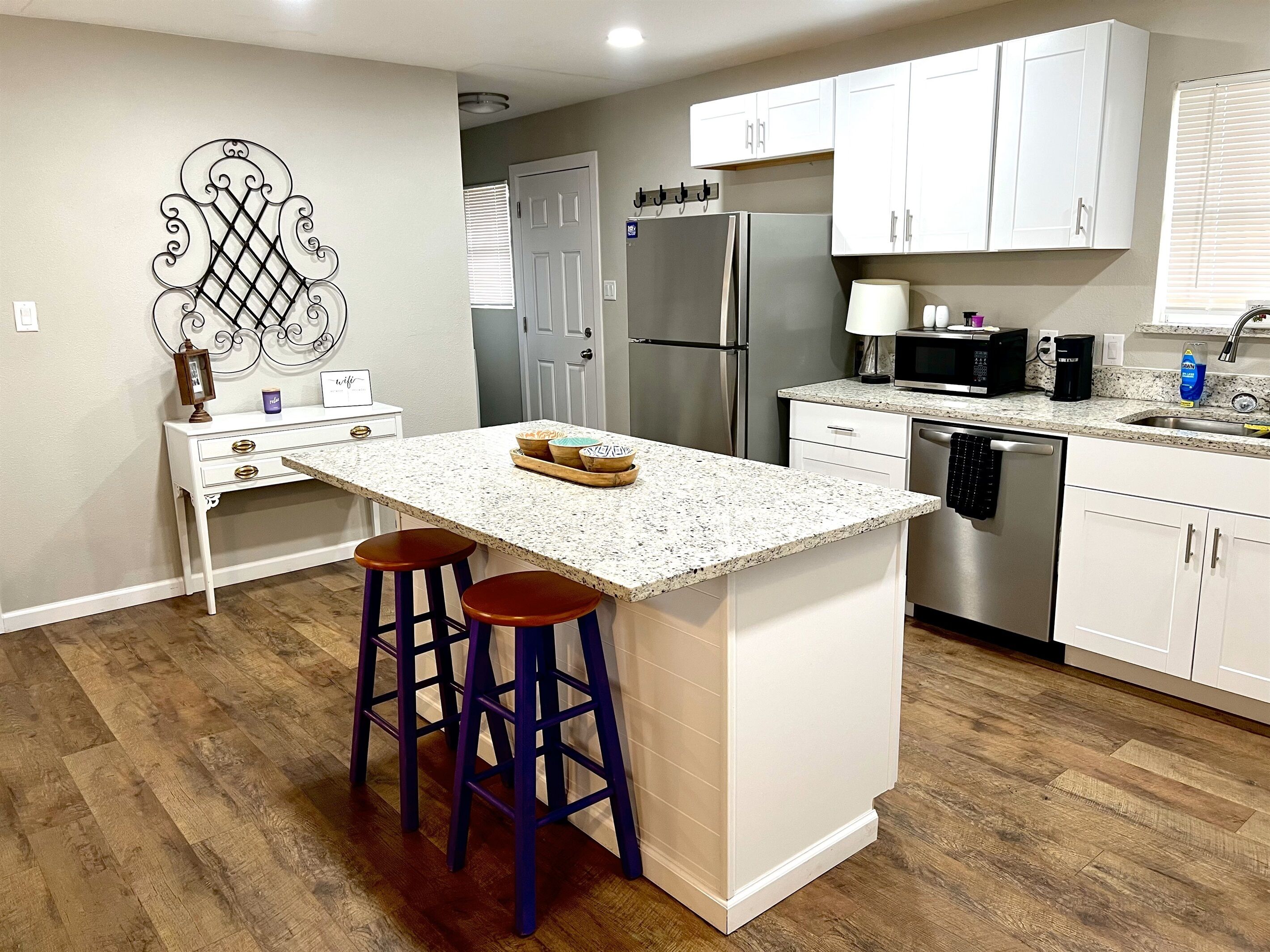 冰箱、微波炉、烤箱、炉灶