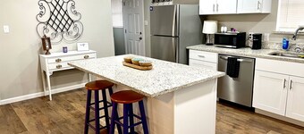The Purple House • 3BR Near Tarleton & Downtown