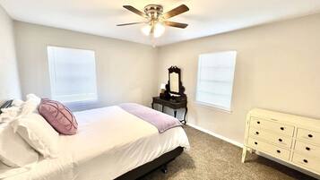 3 bedrooms, desk, free WiFi, bed sheets