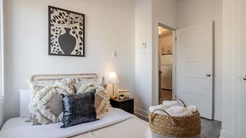 3 bedrooms, desk, iron/ironing board, free WiFi