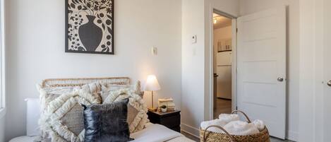 3 bedrooms, desk, iron/ironing board, free WiFi