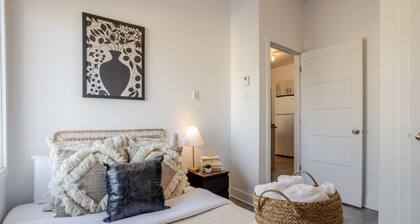 Bright & Beautiful 3 Bedroom in Griffintown