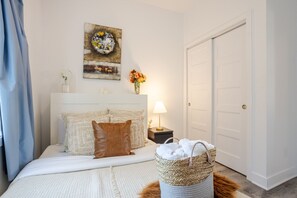 3 bedrooms, desk, iron/ironing board, free WiFi