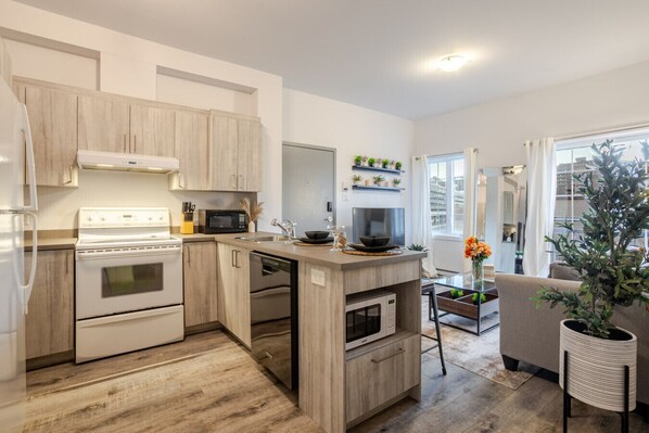 Fridge, microwave, oven, stovetop