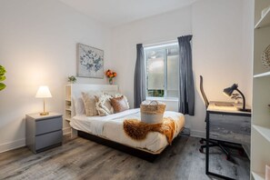 3 bedrooms, desk, iron/ironing board, free WiFi