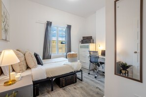 3 bedrooms, desk, iron/ironing board, free WiFi