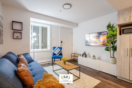 Amazing 4 Bedroom Unit in Downtown