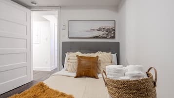 4 bedrooms, desk, iron/ironing board, free WiFi
