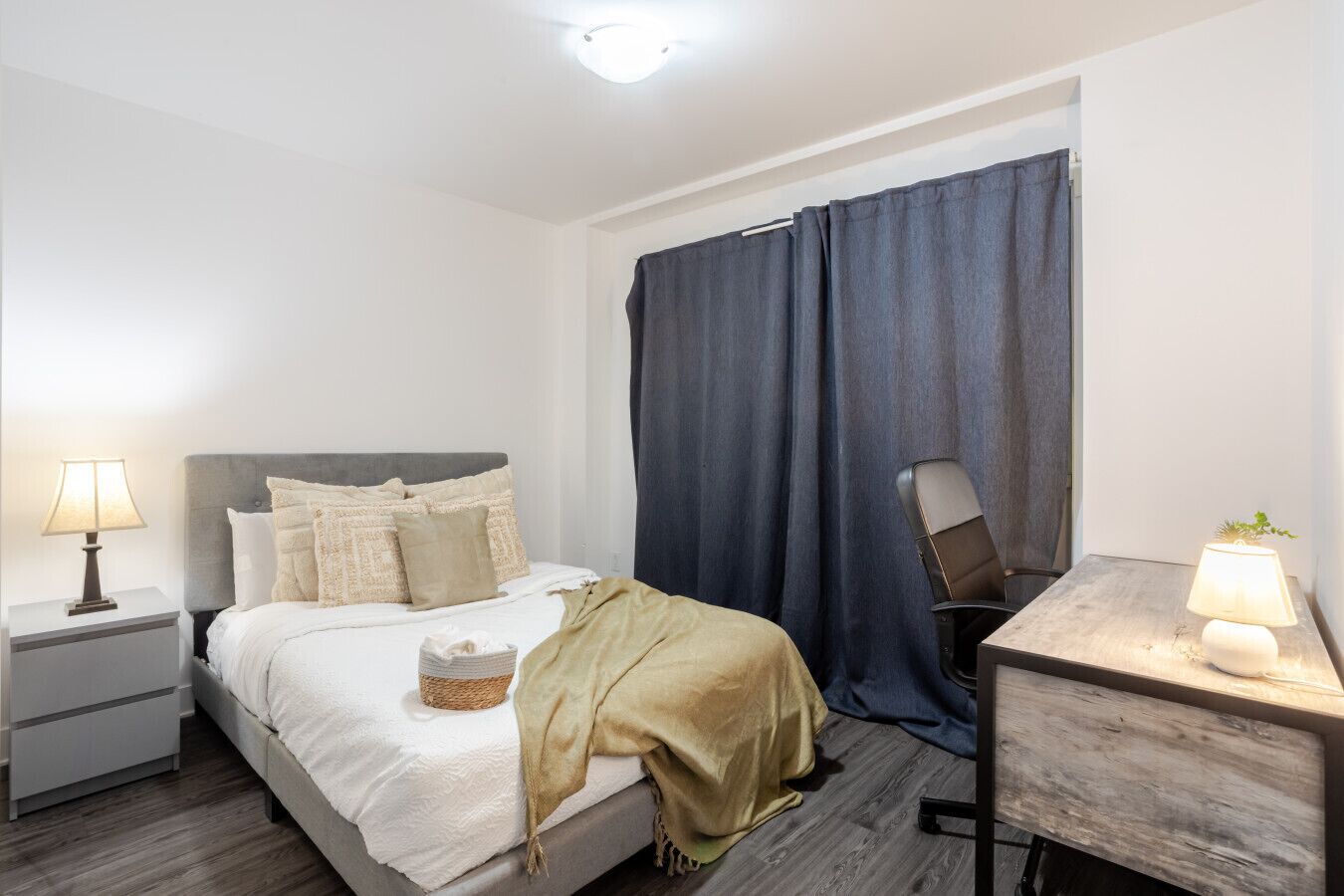 4 habitaciones, escritorio, tabla de planchar con plancha y wifi gratis 