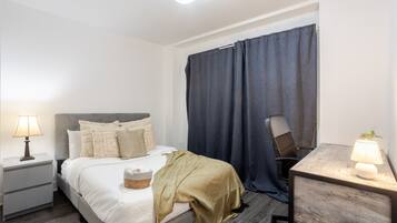 4 bedrooms, desk, iron/ironing board, WiFi (free)