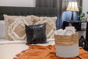 4 Schlafzimmer, Schreibtisch, Bügeleisen/Bügelbrett, kostenloses WLAN