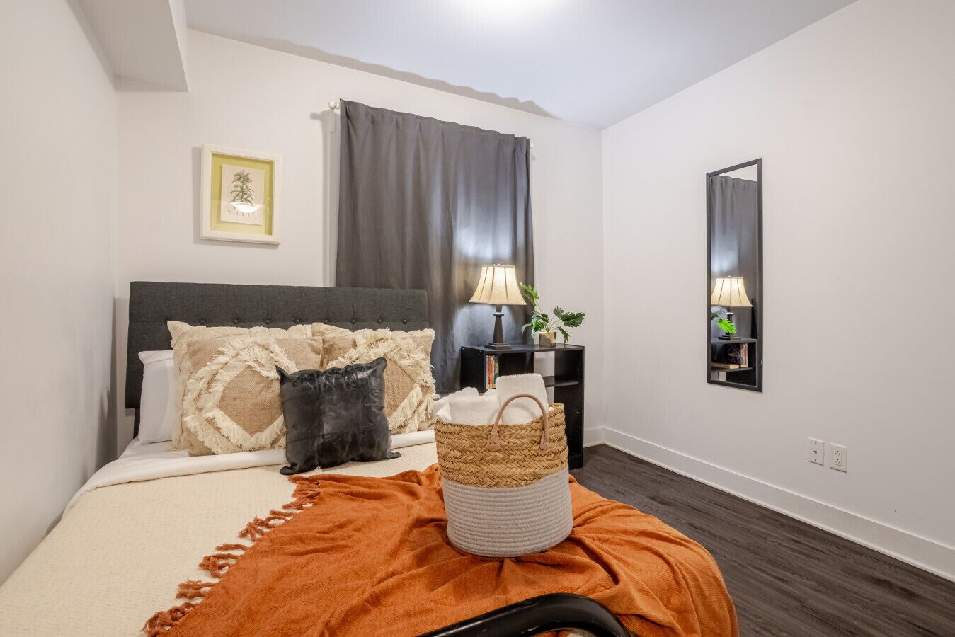 4 habitaciones, escritorio, tabla de planchar con plancha y wifi gratis 