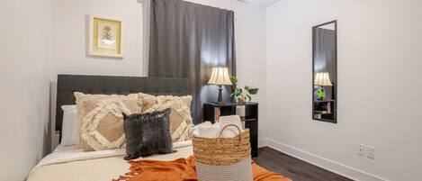 4 bedrooms, desk, iron/ironing board, free WiFi