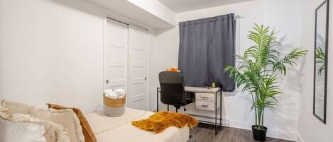 4 soverom, skrivebord, strykejern/-brett og wi-fi (inkludert)