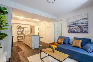 Smart TV - Amazing 4 Bedroom Unit in Downtown (Montréal)