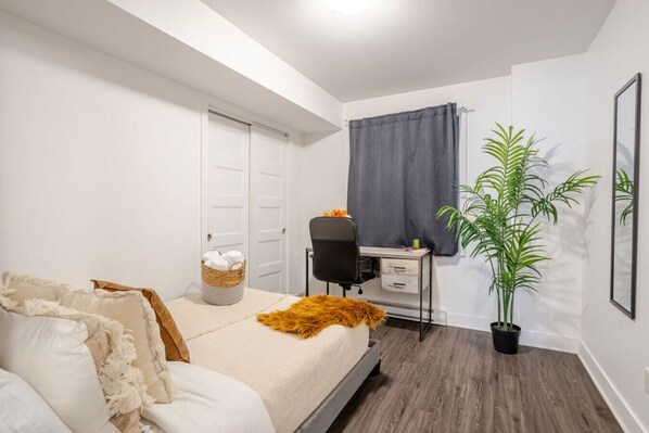 4 habitaciones, escritorio, tabla de planchar con plancha y wifi gratis 