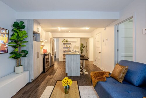 Amazing 4 Bedroom Unit in Downtown