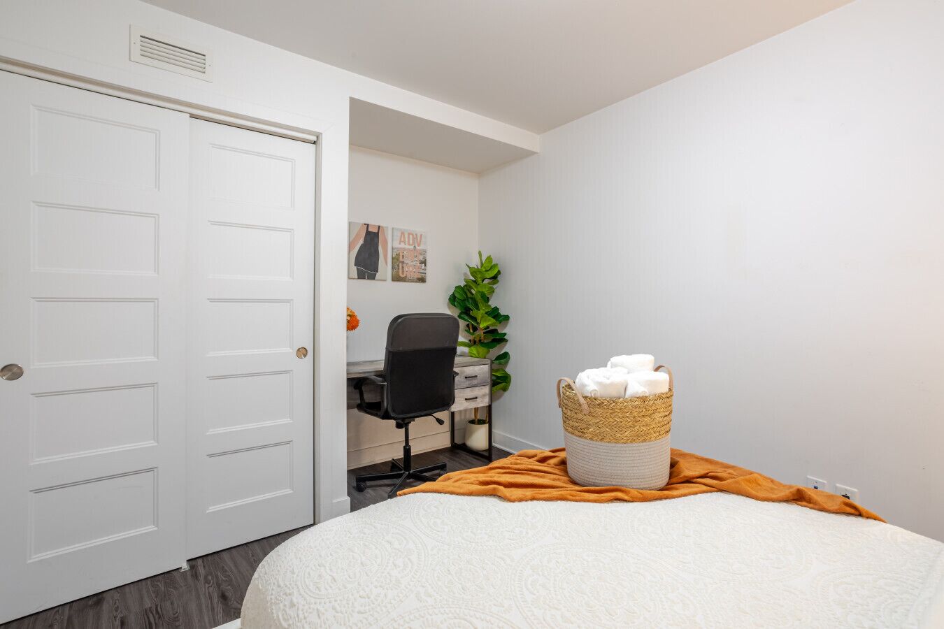 4 bedrooms, desk, iron/ironing board, free WiFi