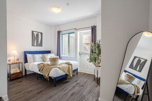 4 soverom, skrivebord, strykejern/-brett og wi-fi (inkludert)