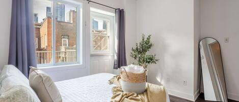 4 室のベッドルーム、デスク、アイロン / アイロン台、WiFi (無料)