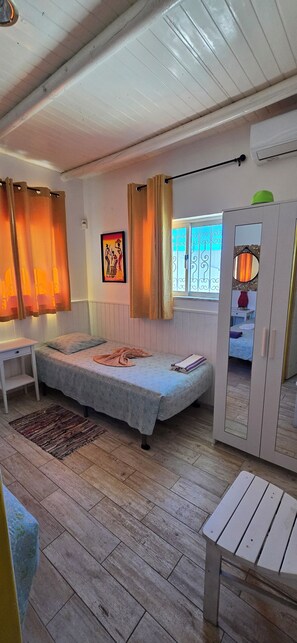 9 slaapkamers, een strijkplank/strijkijzer, wifi, beddengoed