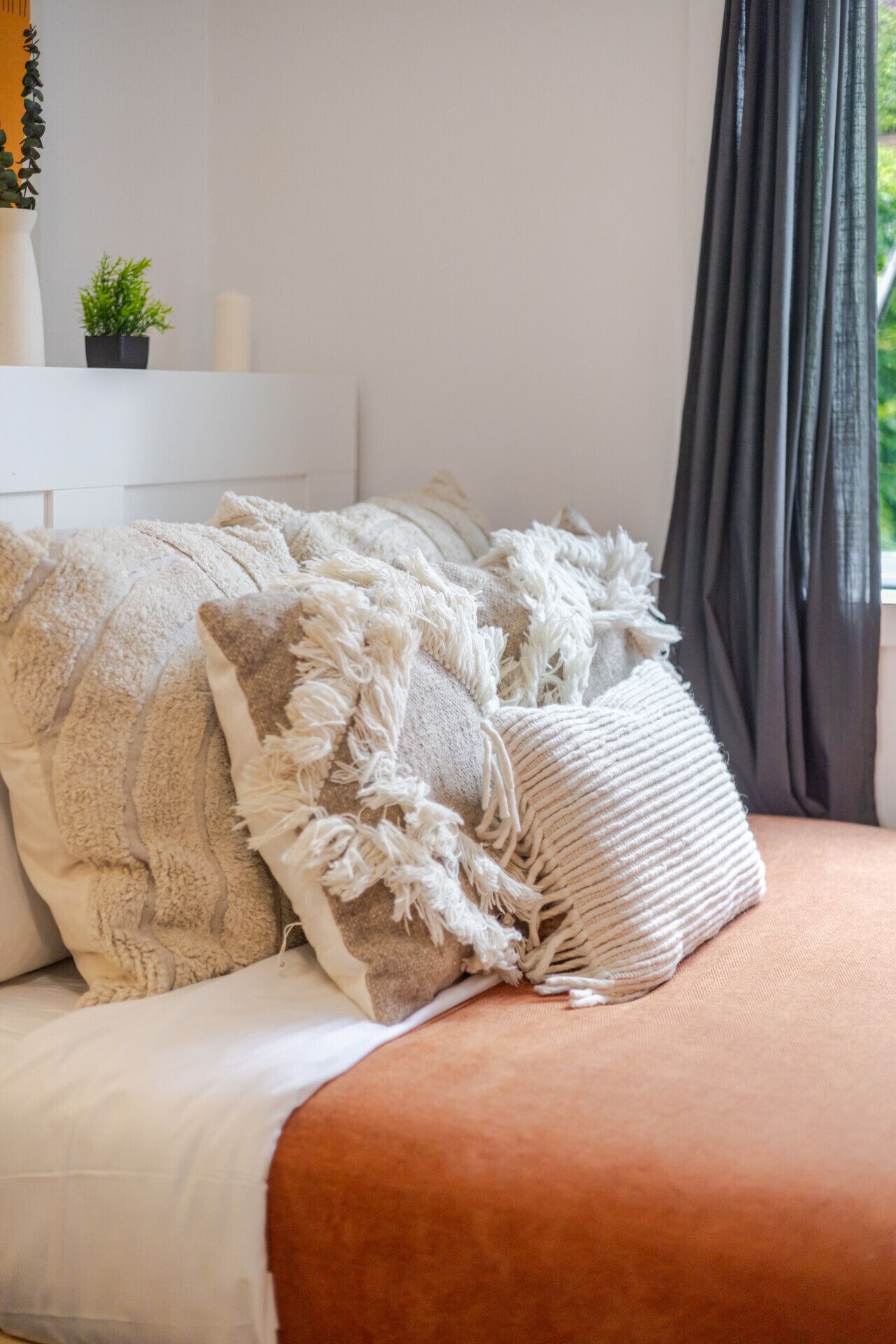 4 habitaciones, escritorio, tabla de planchar con plancha y wifi gratis 