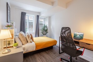 4 Schlafzimmer, Schreibtisch, Bügeleisen/Bügelbrett, kostenloses WLAN