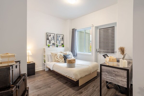 4 habitaciones, escritorio, tabla de planchar con plancha y wifi gratis 