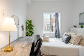 4 bedrooms, desk, iron/ironing board, free WiFi