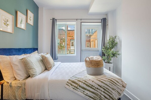 4 habitaciones, escritorio, tabla de planchar con plancha y wifi gratis 