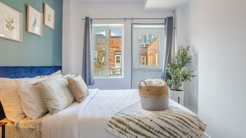 4 bedrooms, desk, iron/ironing board, free WiFi