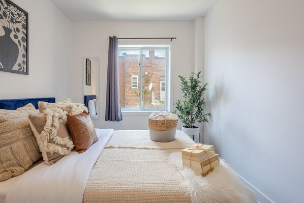 4 bedrooms, desk, iron/ironing board, free WiFi