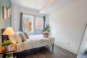 4 habitaciones, escritorio, tabla de planchar con plancha y wifi gratis 