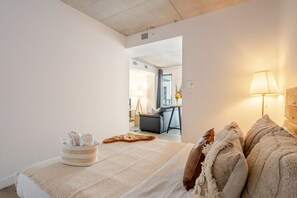 1 habitación, escritorio, tabla de planchar con plancha y wifi gratis 