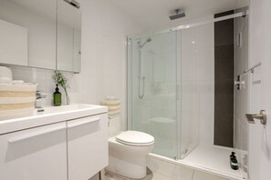 Hårtork och handdukar