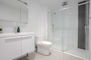 Hårtørrer, håndklæder